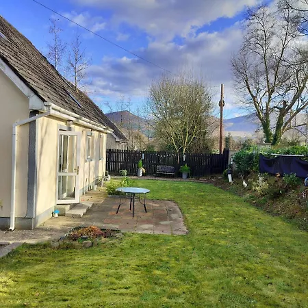 Vakantiehuis Cozy In The Scenic Glen Of